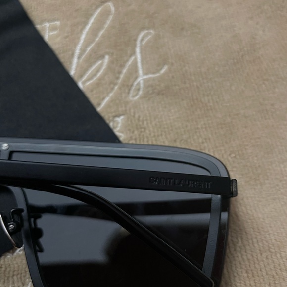 Saint Laurent SL364 Sunglasses W/branded case and cloth - Picture 4 of 5